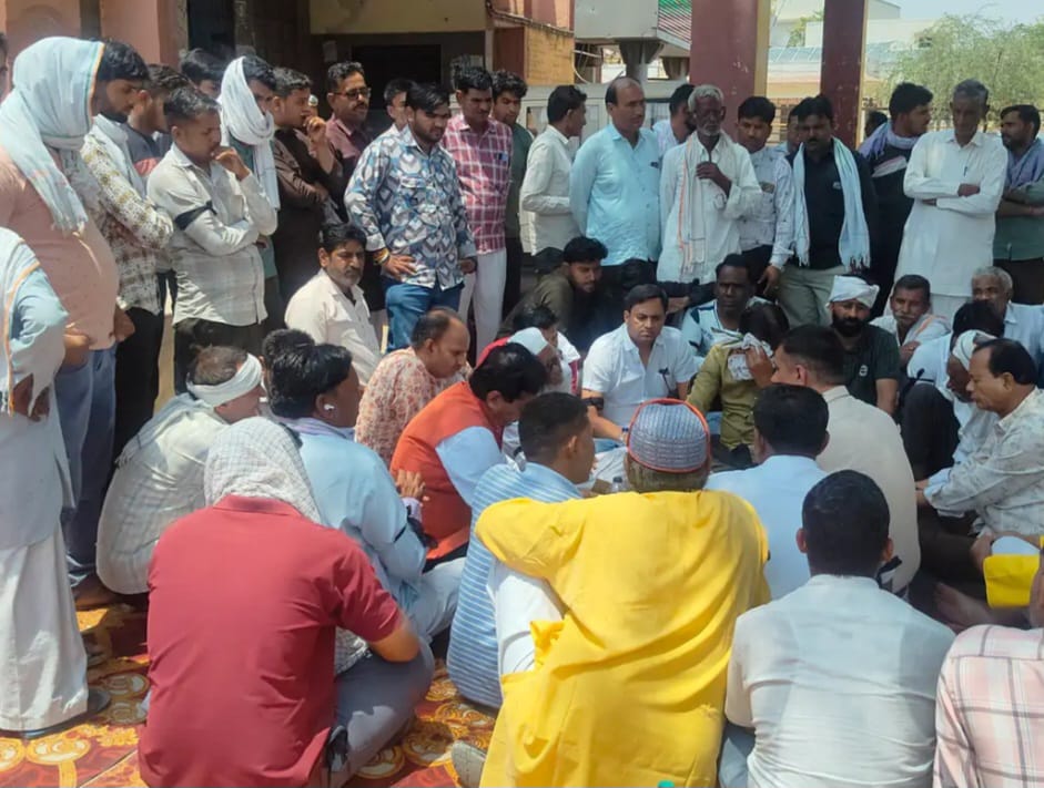सरदारशहर: सवाई बलवाणिया गांव में खेत के रास्ते का विवाद गहराया, ग्रामीणों ने किया डीएसपी कार्यालय का घेराव 10 SARDARSHAHAR NEWS WhatsApp Image 2025 05 03 at 10.57.12 5d8acdd7 SARDARSHAHAR NEWS
