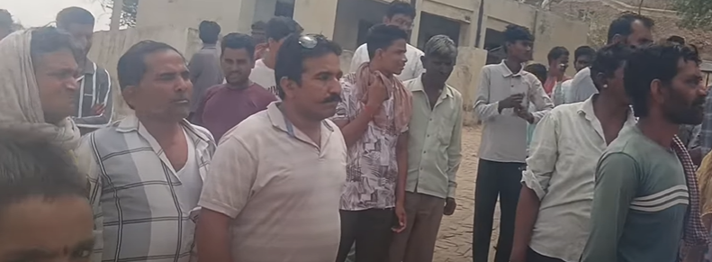 सरदारशहर: उड़सर लोडेरा में अतिक्रमण हटाने पहुंचा प्रशासन, पीड़ित बोले – हमें बेघर मत करो, कहां जाएं? 10 SARDARSHAHAR NEWS image 5 SARDARSHAHAR NEWS